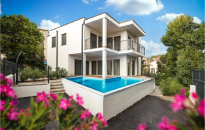 Nice home in Premantura w/ Outdoor swimming pool and 6 Bedrooms